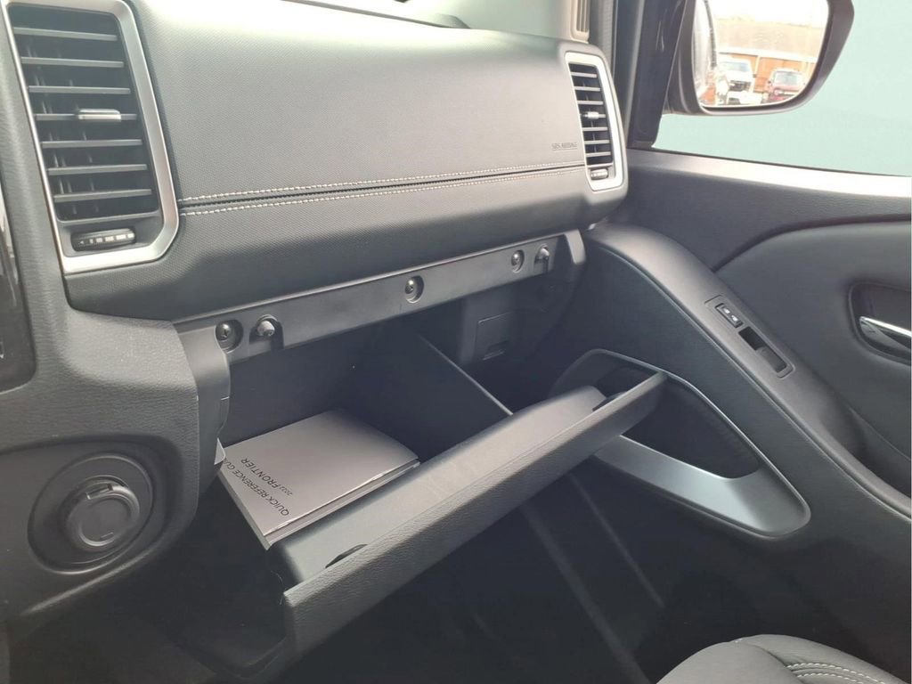 Used 2022 Nissan Frontier SV image 29