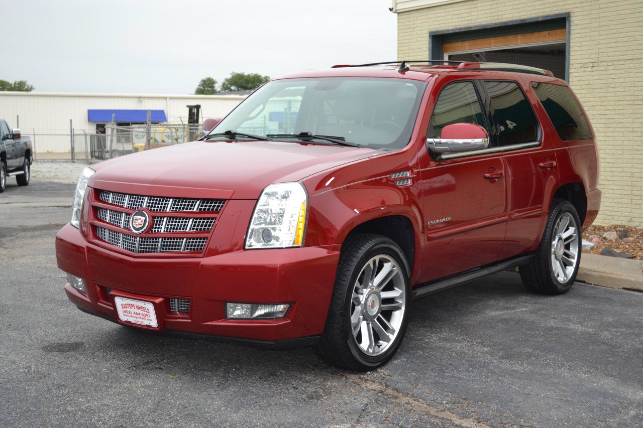 Used 2014 Cadillac Escalade Premium AWD/4WD image 3