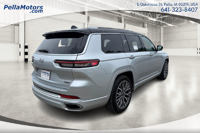 Used 2023 Jeep Grand Cherokee L Summit AWD/4WD image 3
