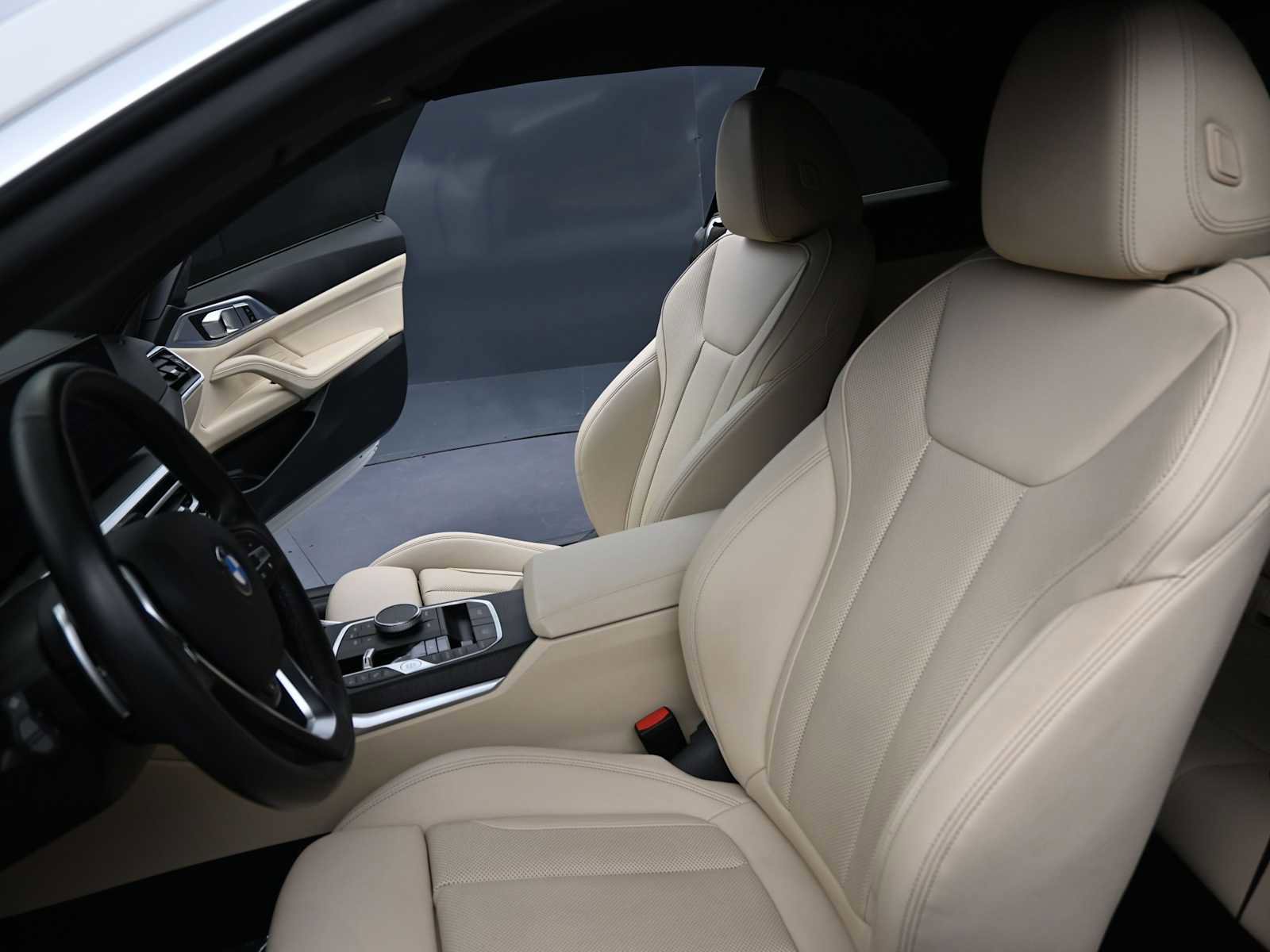 Used 2024 BMW 430i Convertible w/ Premium Package image 12