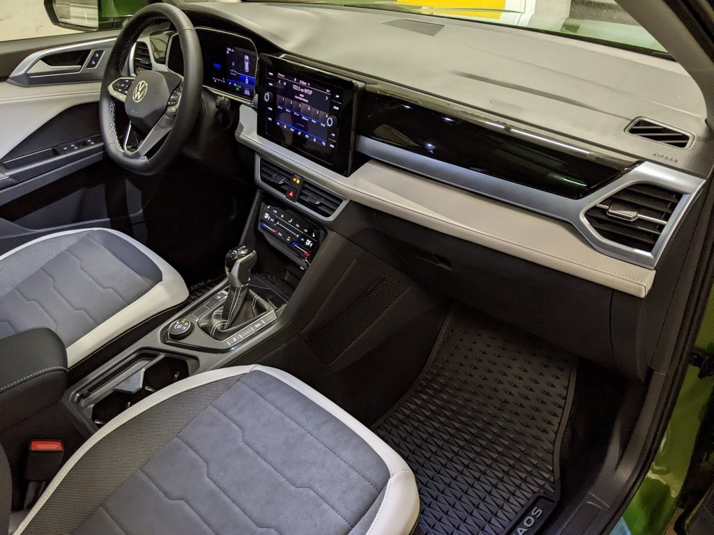 New 2025 Volkswagen Taos SE image 21