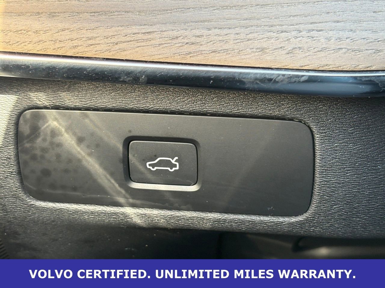 Certified 2025 Volvo XC90 B6 Plus image 20