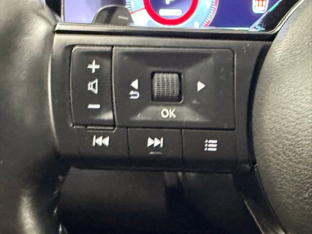 Used 2024 Nissan Pathfinder Platinum w/ Black Appearance Package FWD image 28