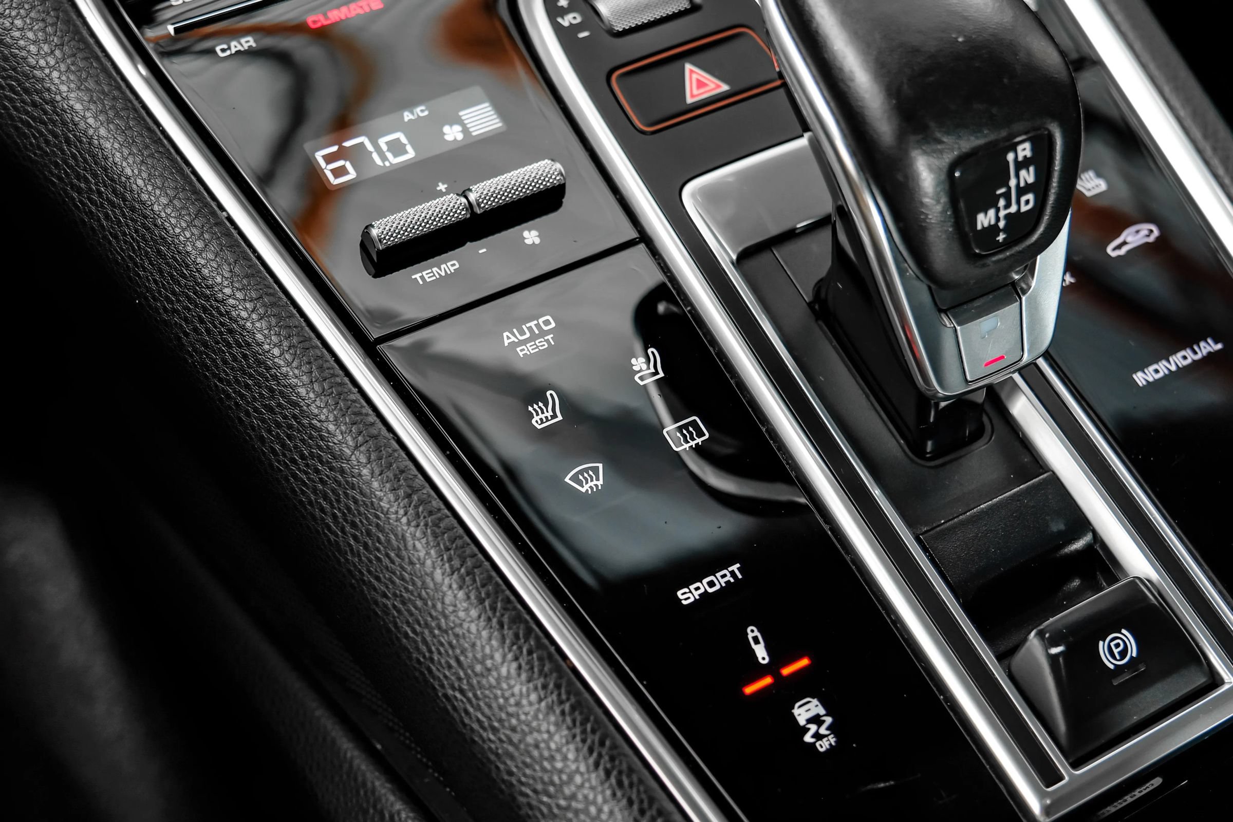 Used 2018 Porsche Panamera image 24