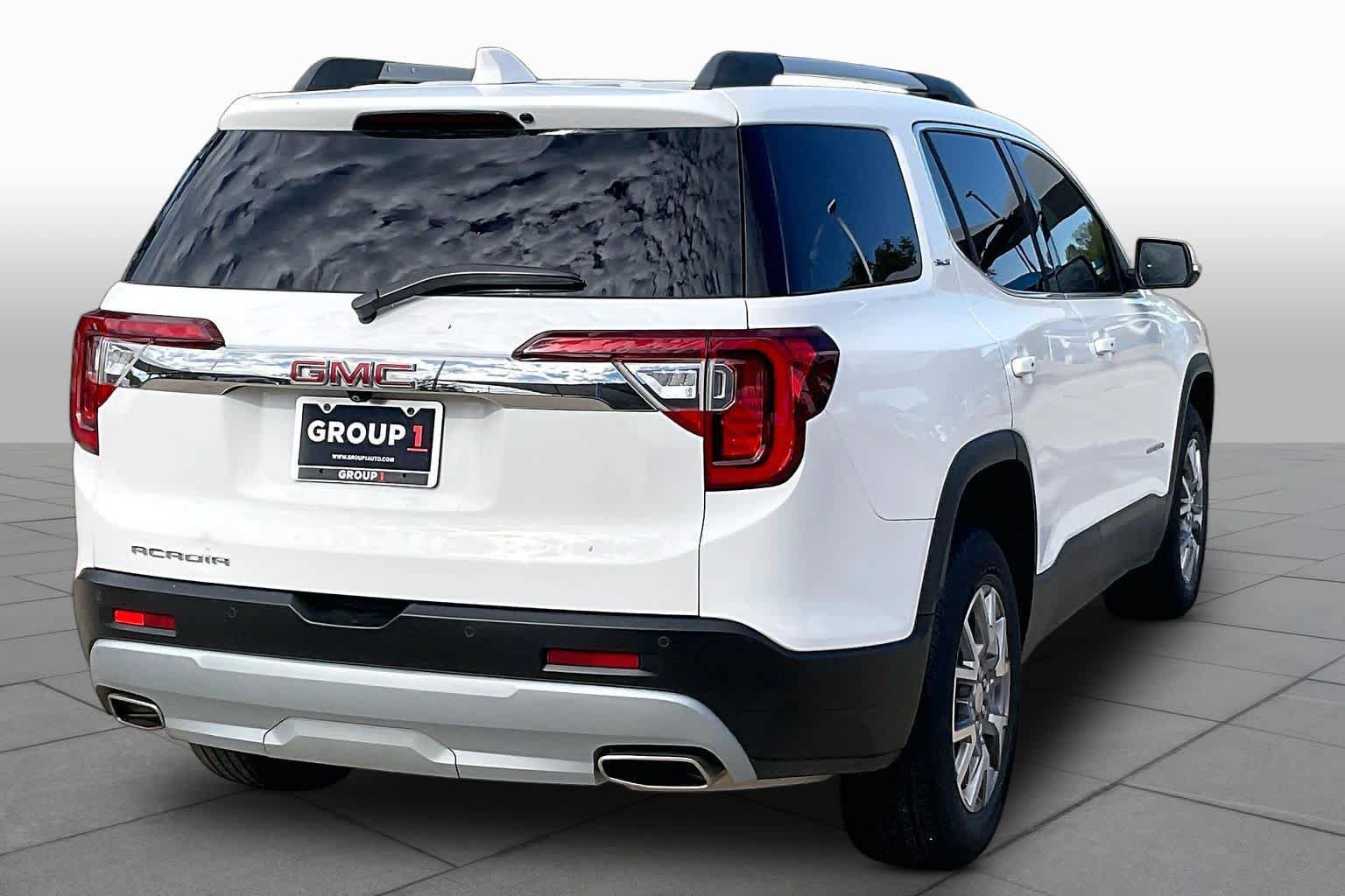 Used 2022 GMC Acadia SLT w/ Technology Package FWD image 13