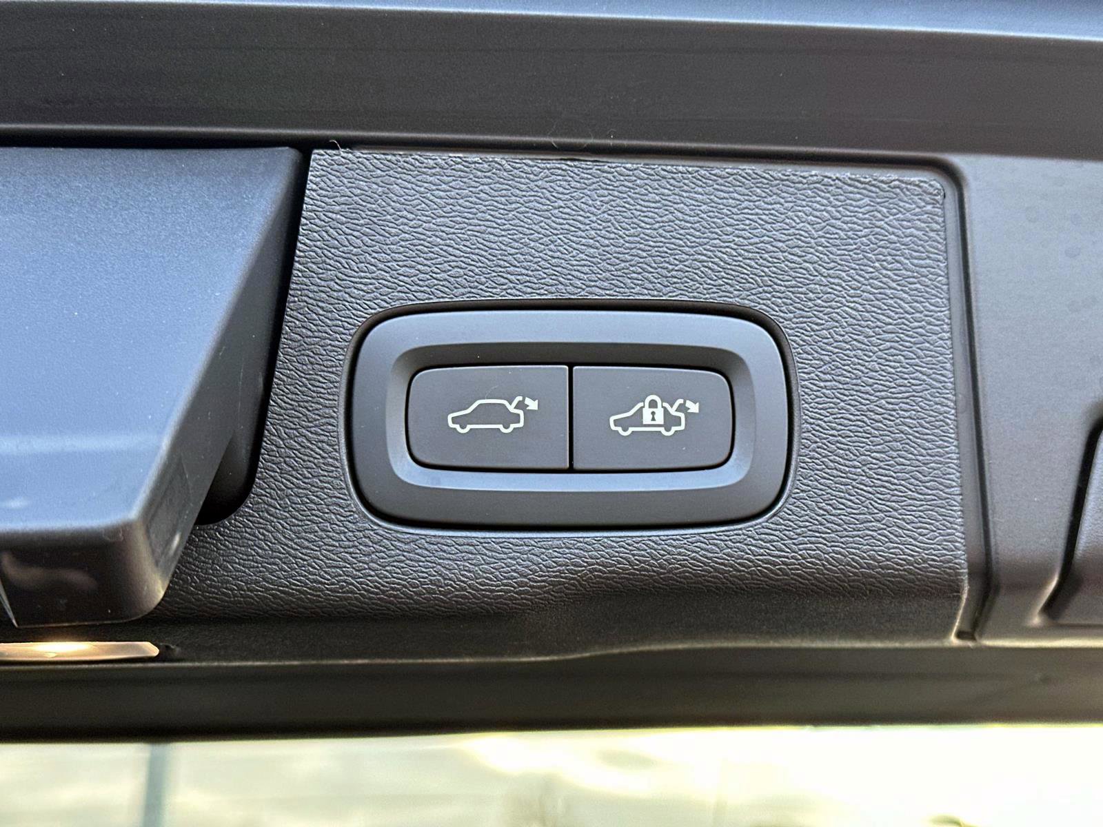 Certified 2025 Volvo XC60 B5 Plus image 12