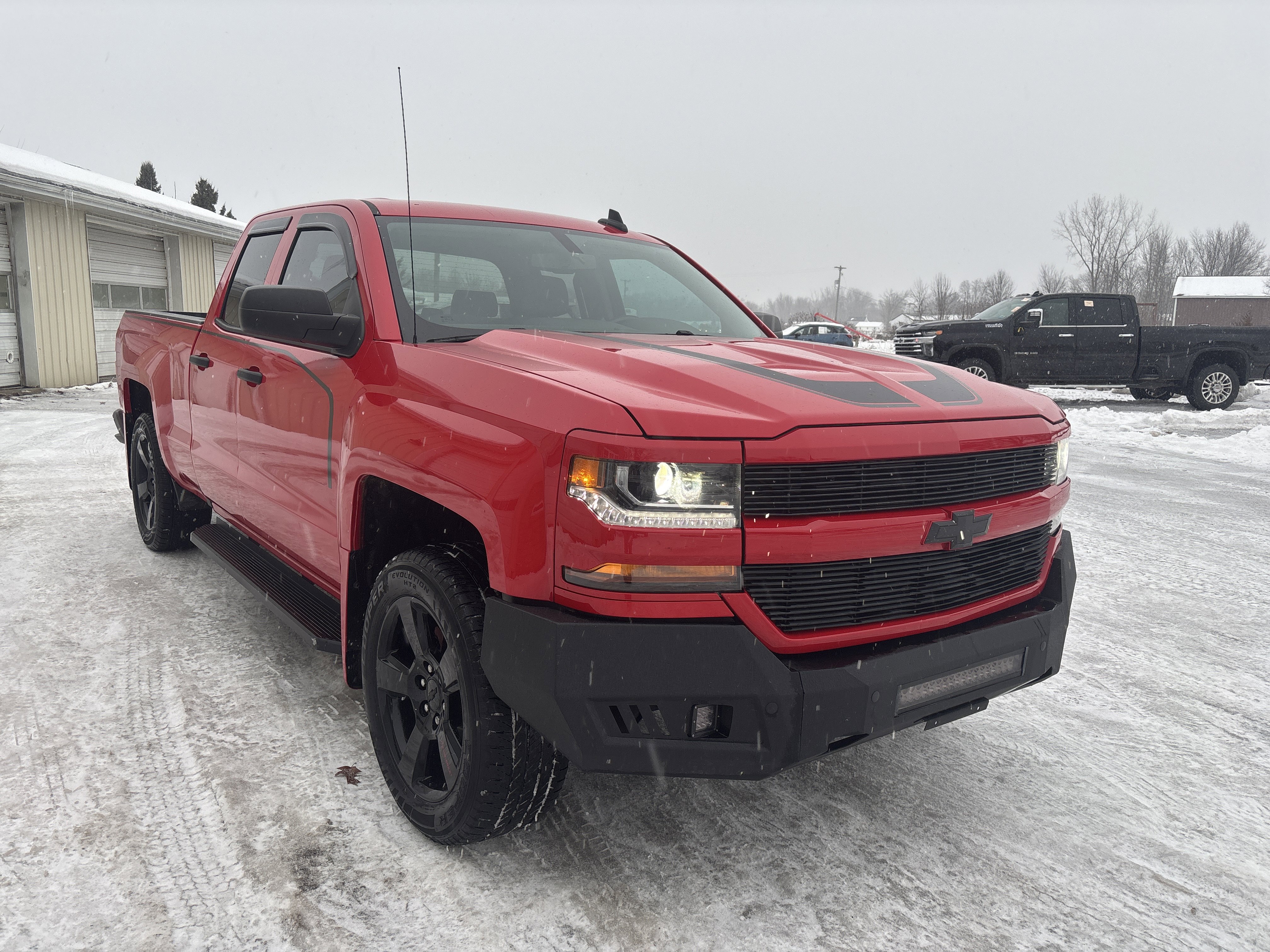 Used 2018 Chevrolet Silverado 1500 Custom image 1