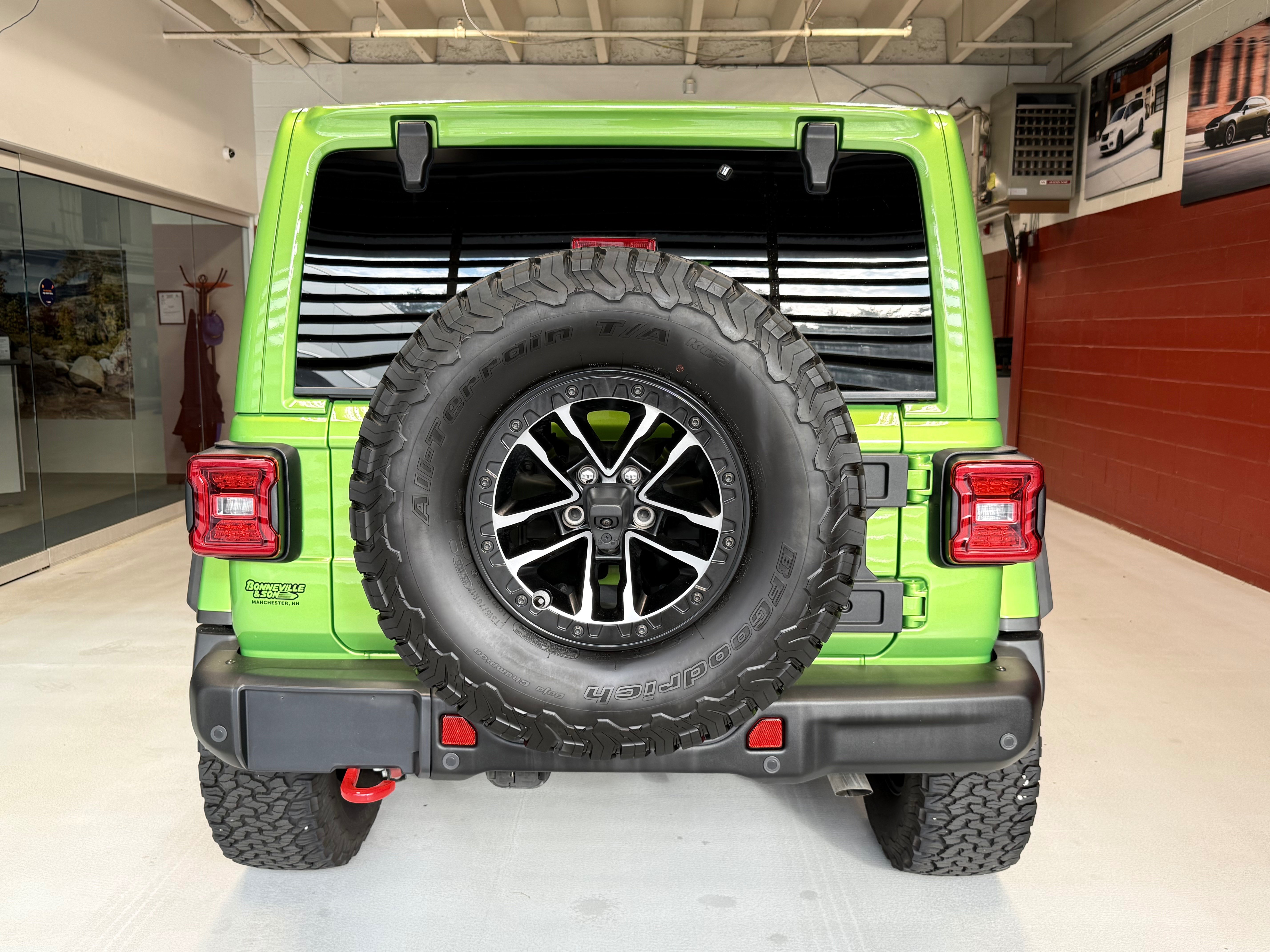 Certified 2025 Jeep Wrangler Unlimited Rubicon AWD/4WD image 3