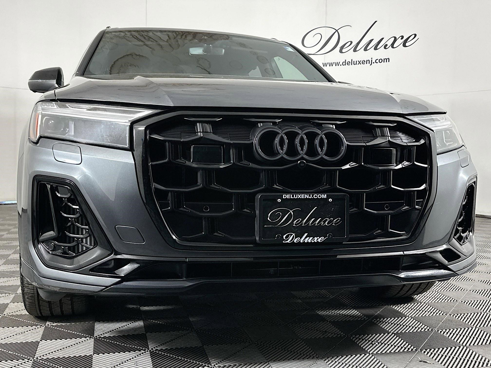 Used 2025 Audi SQ7 Premium Plus w/ Executive Package image 22
