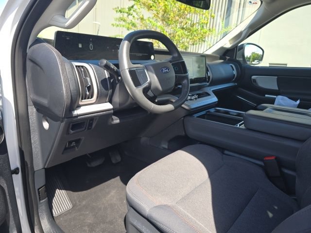 Used 2025 Ford Expedition Active RWD image 11