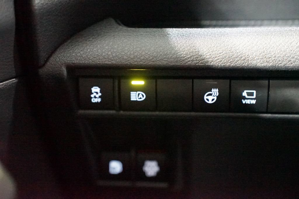 Certified 2025 Toyota Sienna Platinum FWD image 26