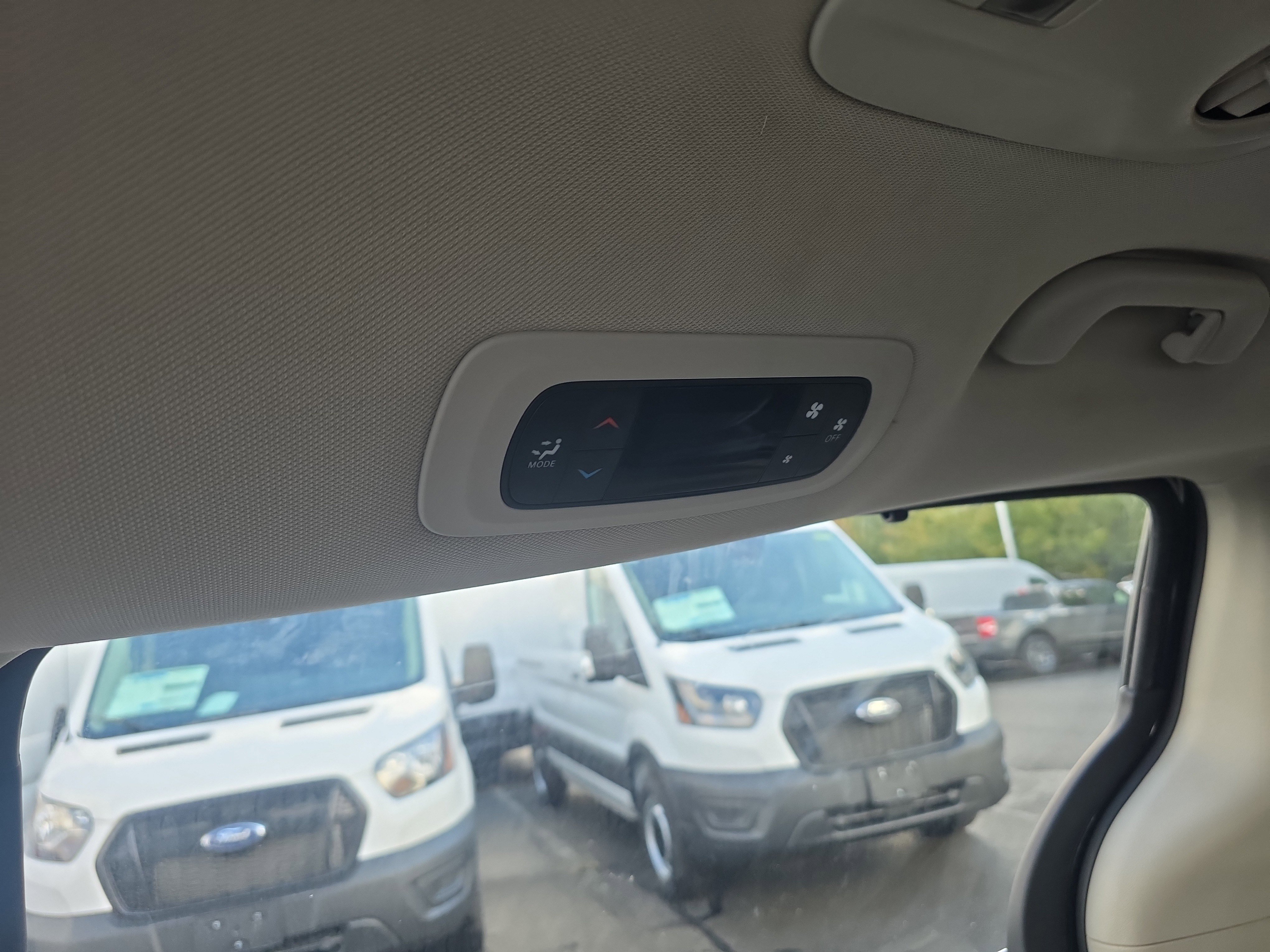 Used 2021 Chrysler Voyager Lxi image 40