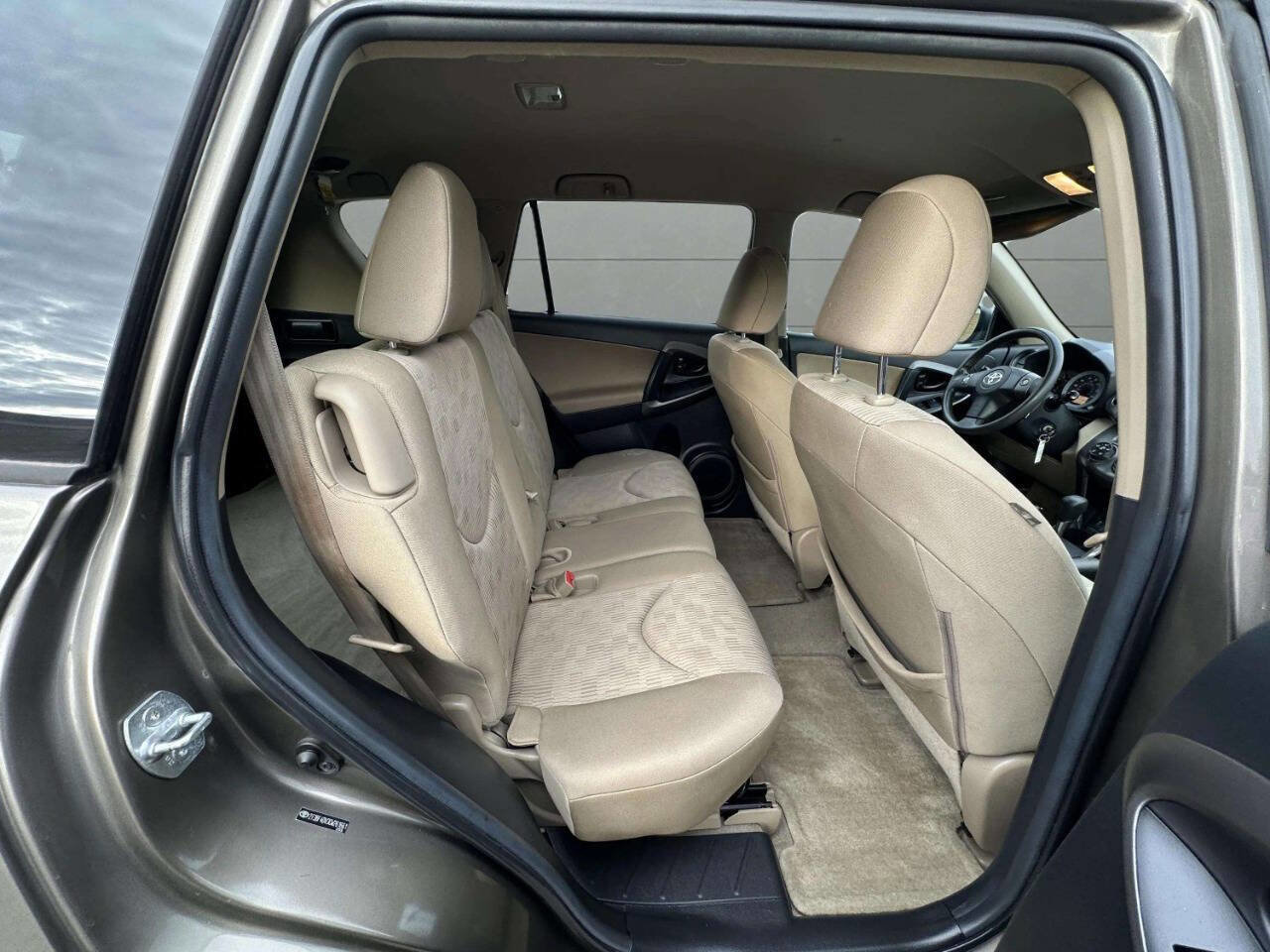 Used 2012 Toyota RAV4 4WD image 23