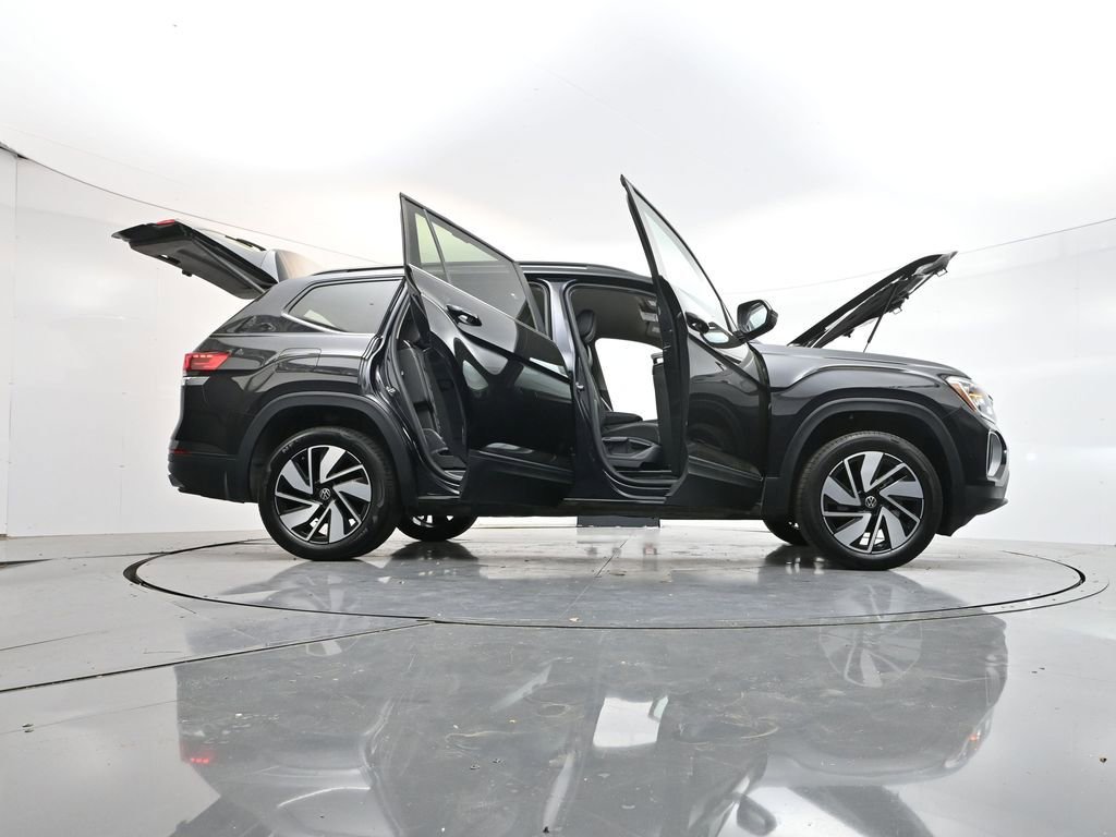 Used 2025 Volkswagen Atlas SE image 46