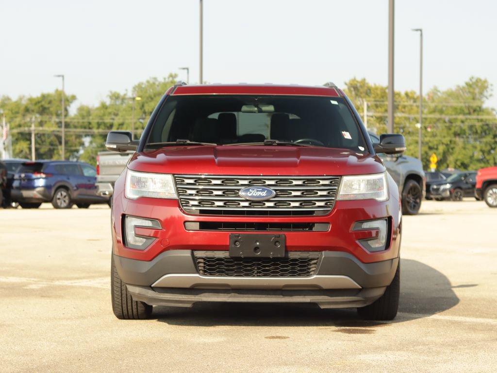 Used 2017 Ford Explorer XLT AWD/4WD image 2