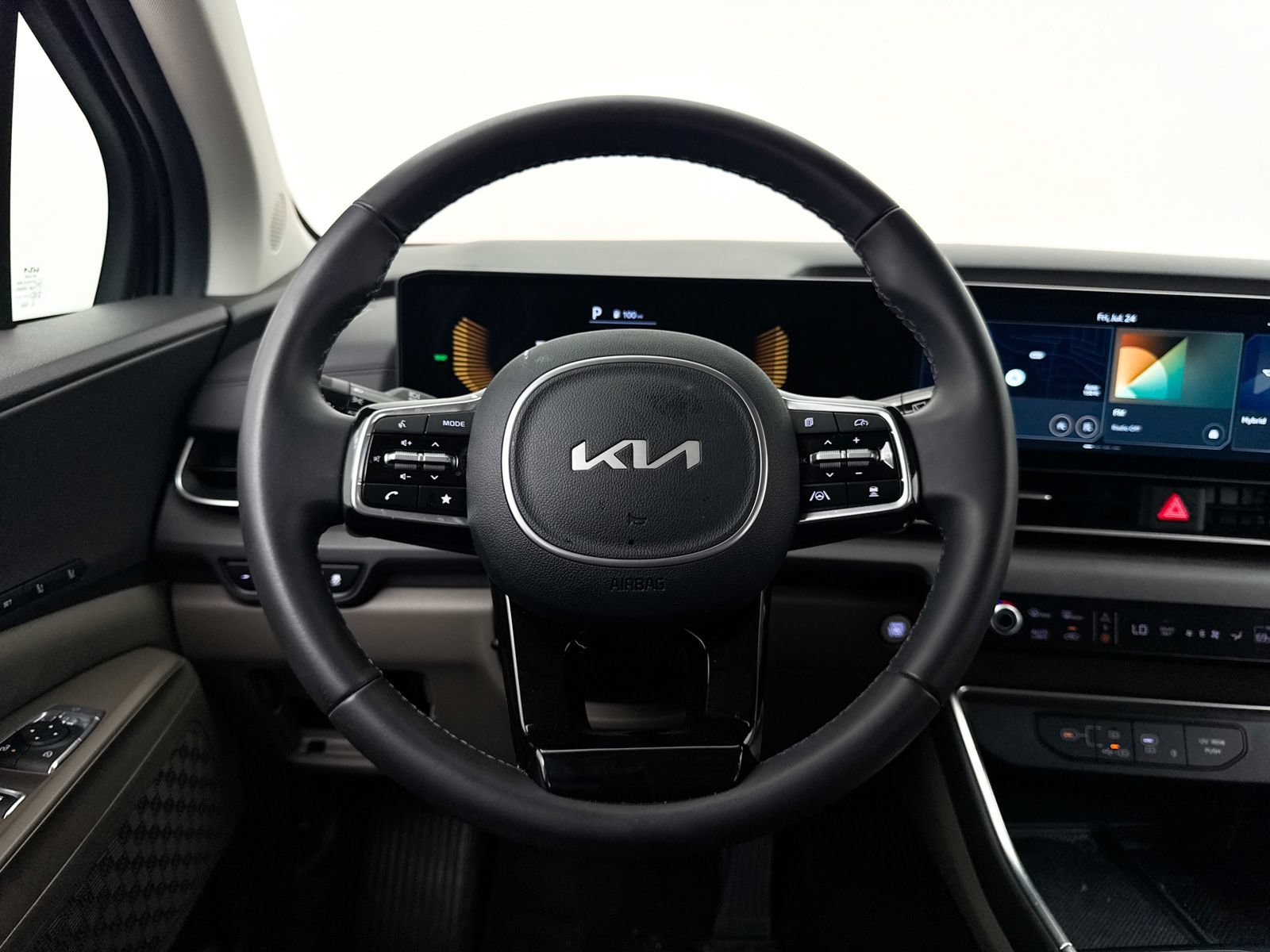 Used 2025 Kia Carnival EX FWD image 32