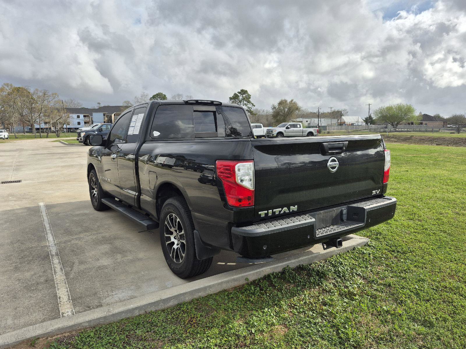 Used 2020 Nissan Titan SV w/ SV Convenience Package image 4