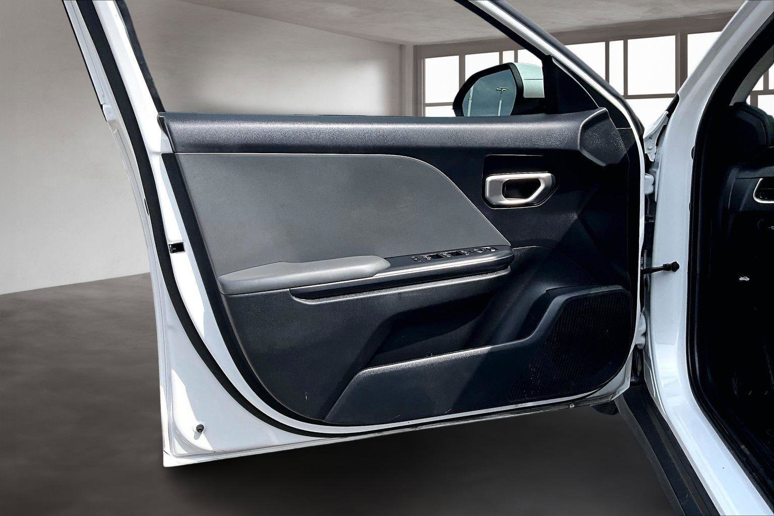 Used 2025 Kia K4 LXS image 24