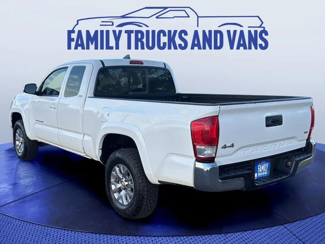 Used 2017 Toyota Tacoma SR5 image 3