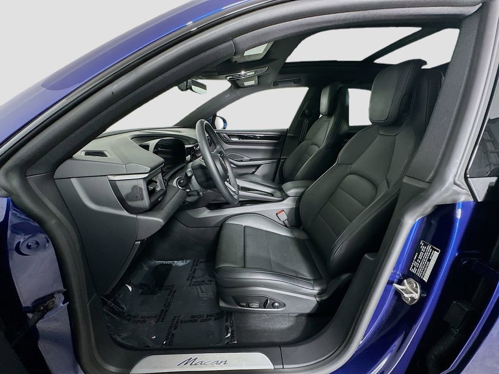 Certified 2025 Porsche Macan Electric image 5
