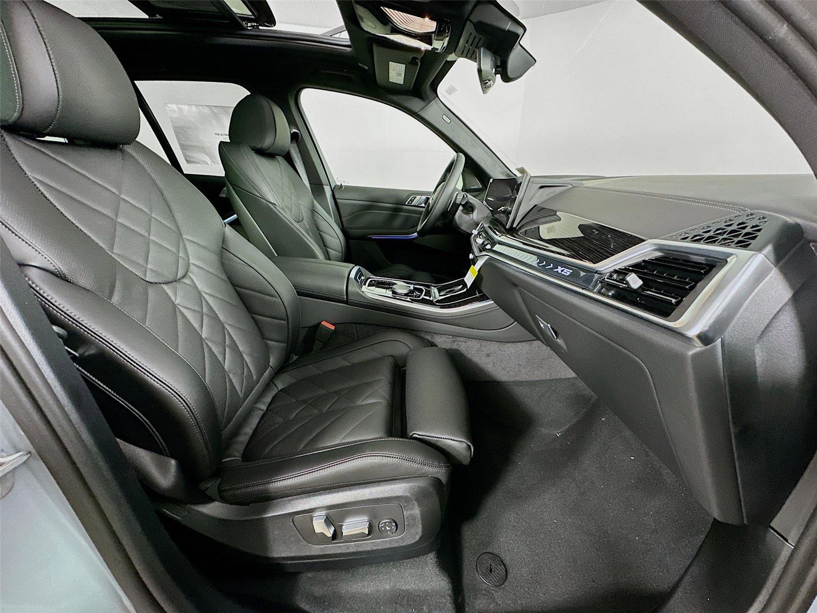 New 2026 BMW X5 xDrive40i w/ M Sport Package image 29