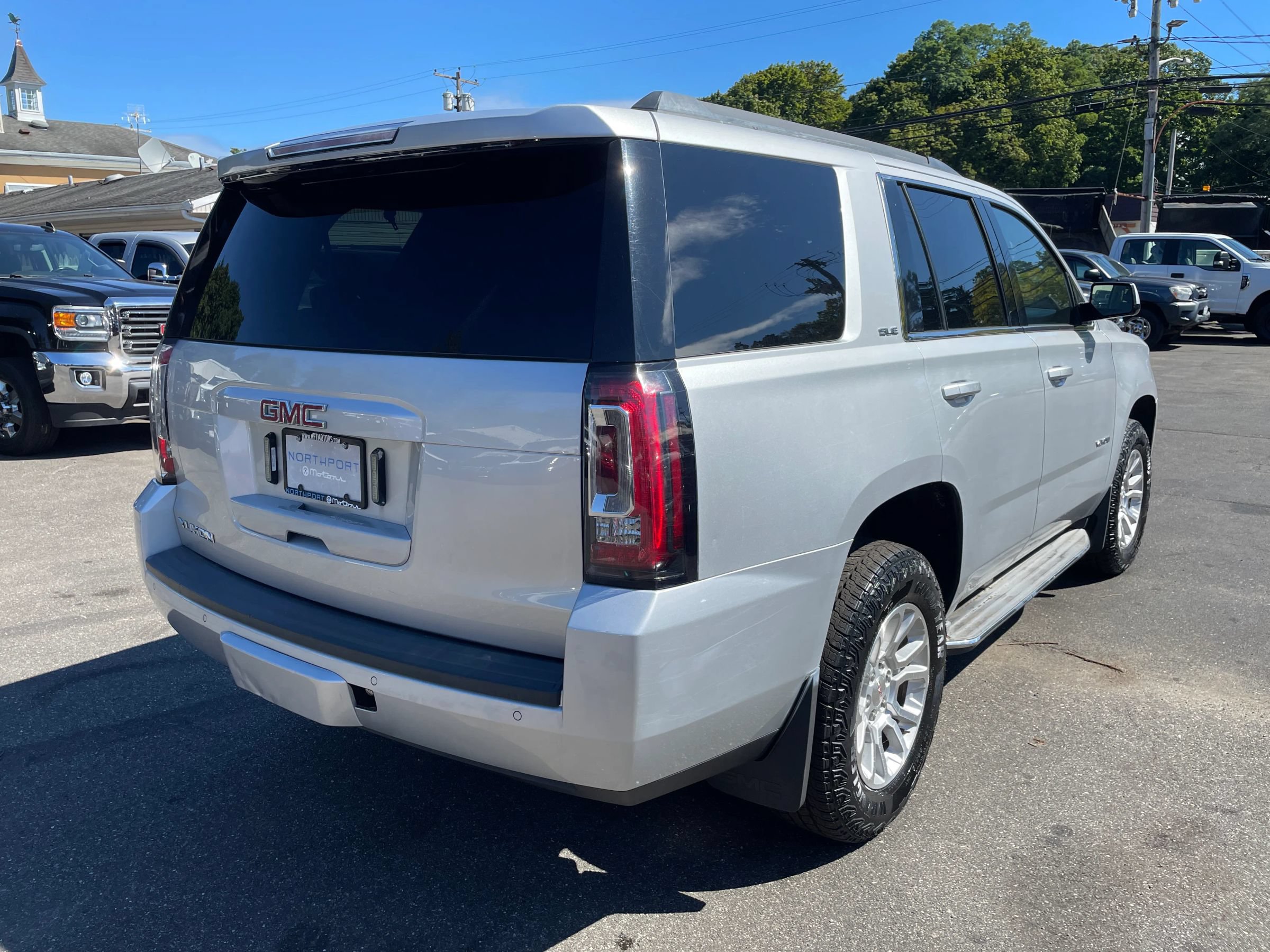 Used 2015 GMC Yukon SLE w/ HD Trailering Package AWD/4WD image 5