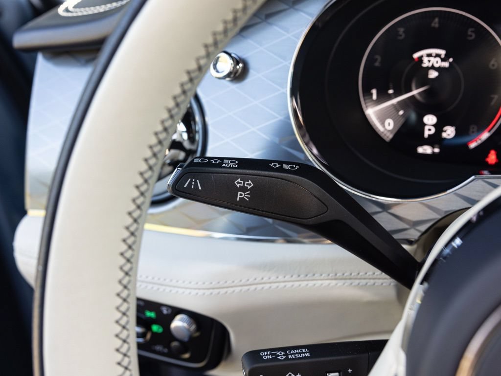 Used 2023 Bentley Bentayga AWD/4WD image 40