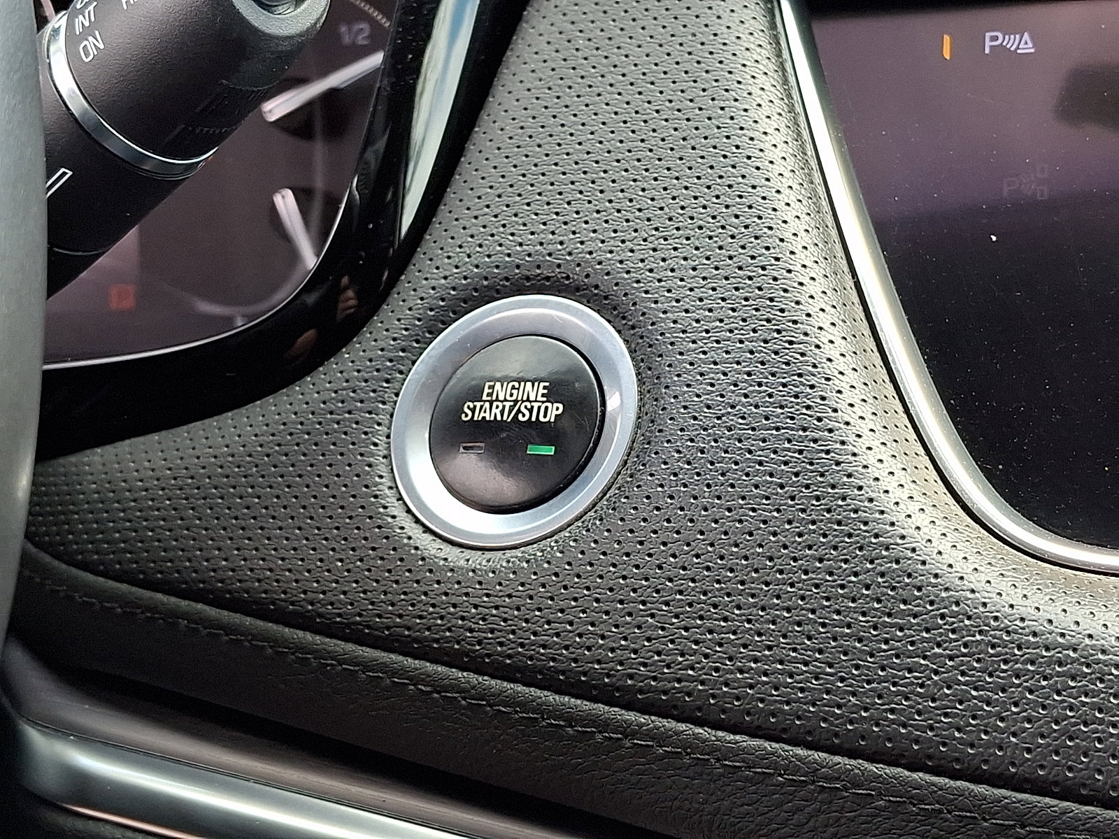 Used 2017 Cadillac XT5 Luxury w/ Driver Awareness Package image 29