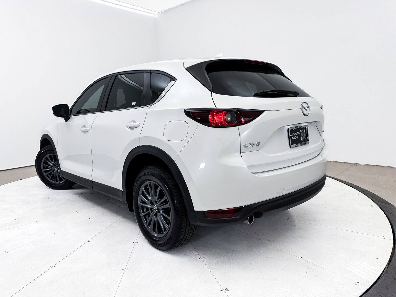 Used 2021 MAZDA CX-5 Touring FWD image 2