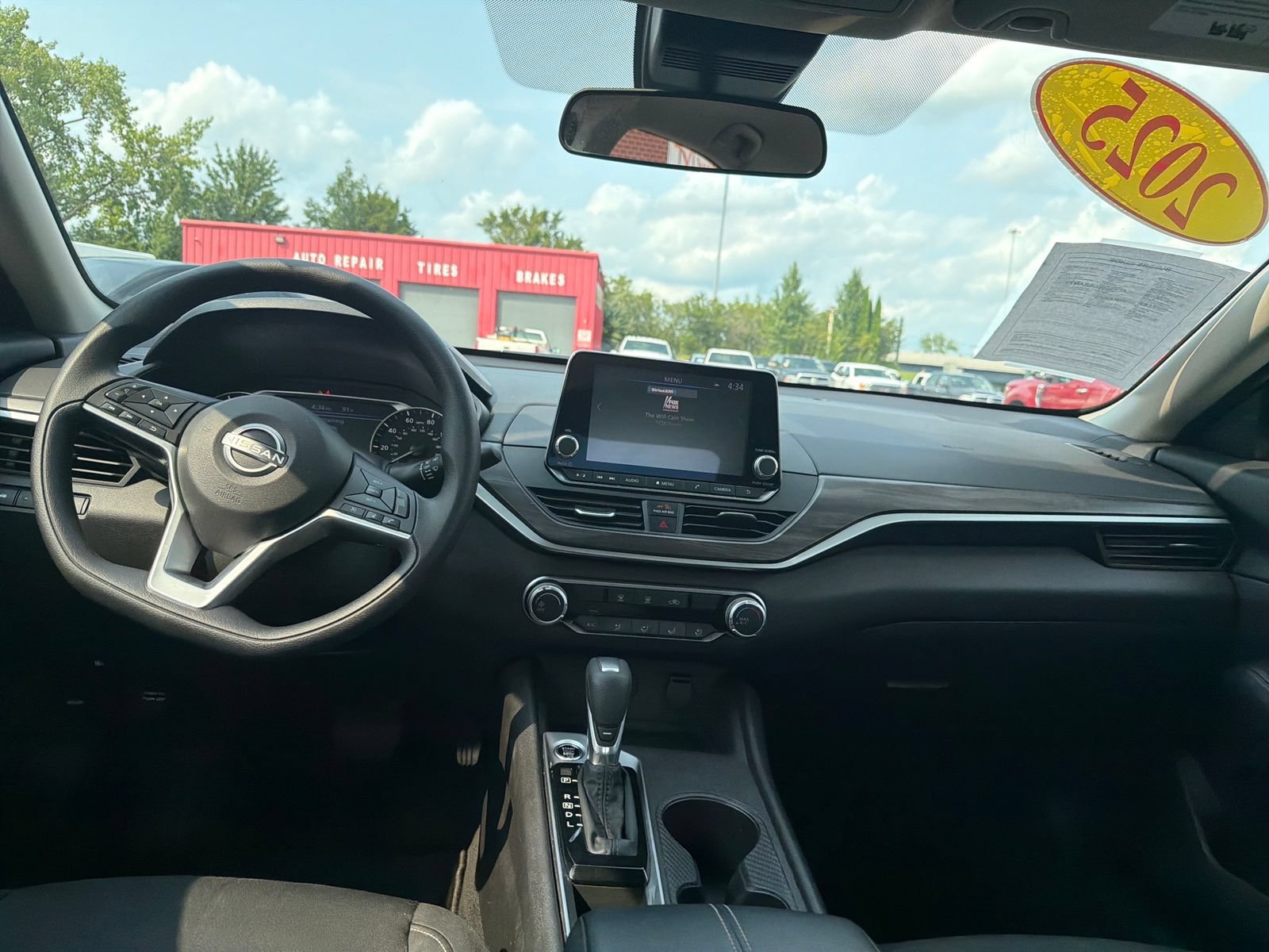 Used 2025 Nissan Altima 2.5 SV FWD image 15