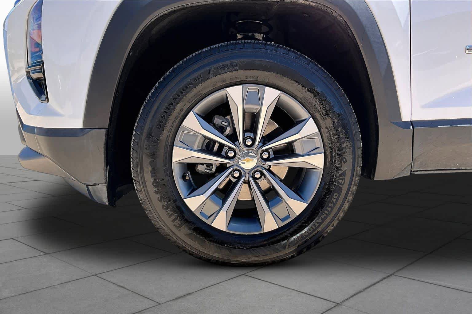 Used 2025 Chevrolet Equinox LT w/ Convenience Package II FWD image 10