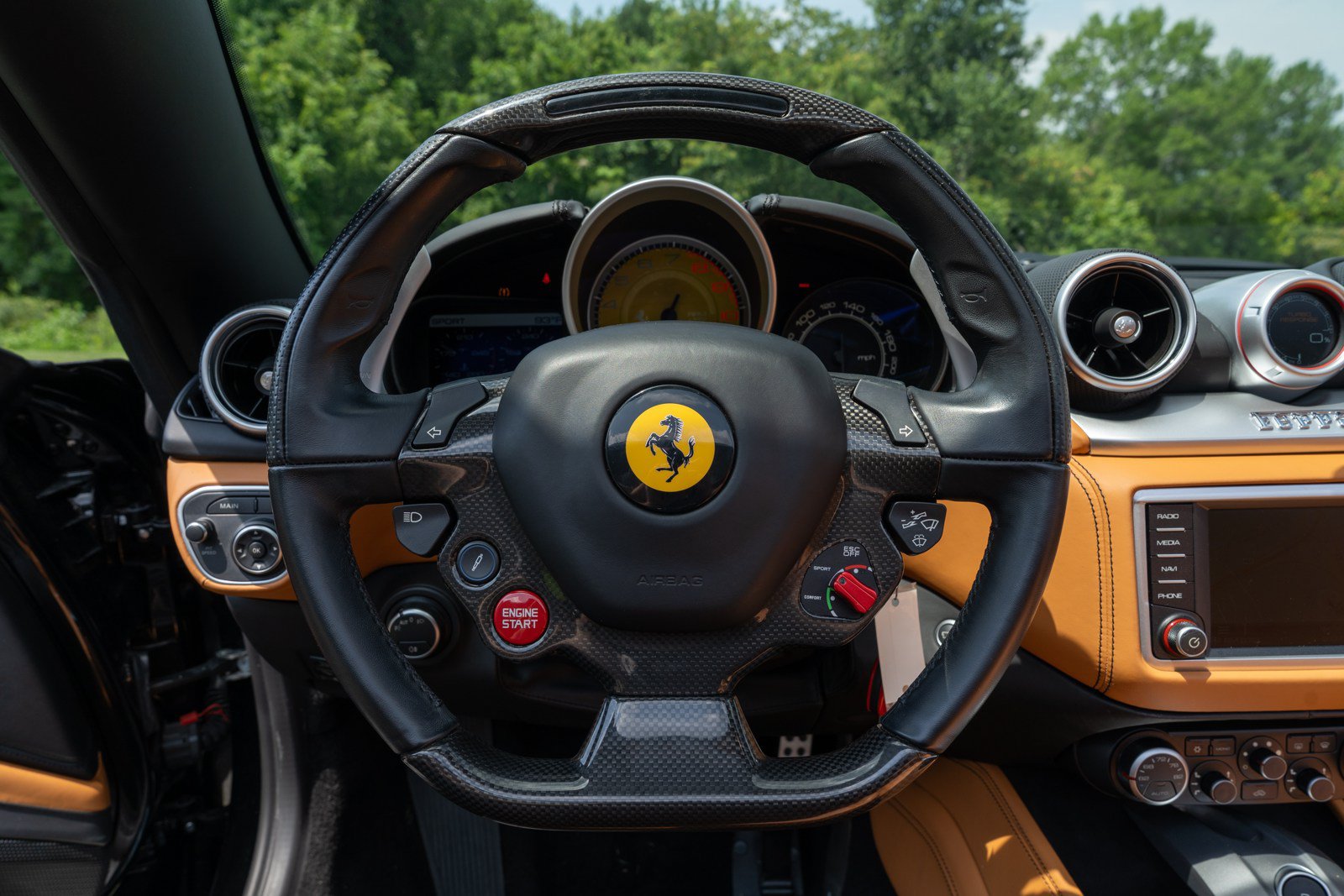 Used 2018 Ferrari California T RWD image 33