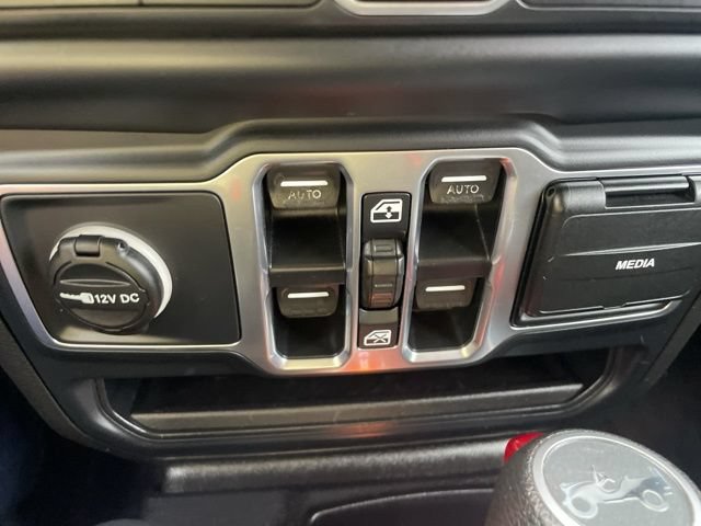 Used 2019 Jeep Wrangler Unlimited Sahara AWD/4WD image 28