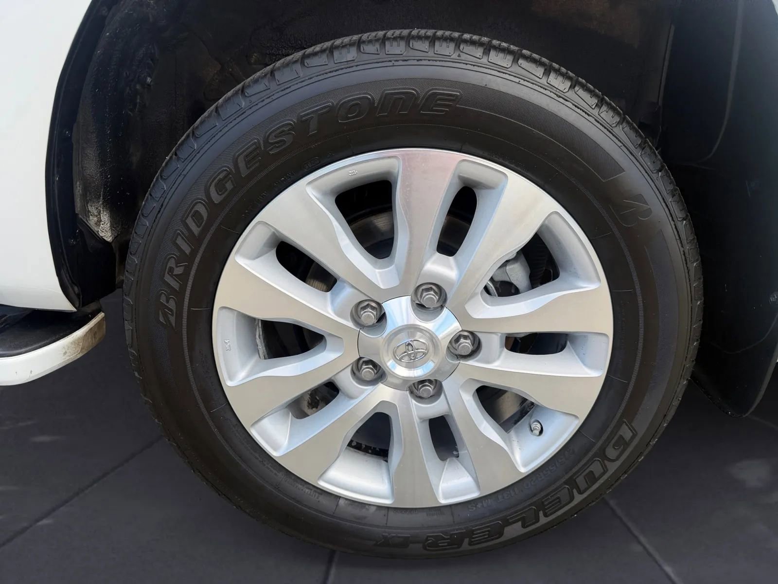 Used 2020 Toyota Sequoia Platinum AWD/4WD image 35