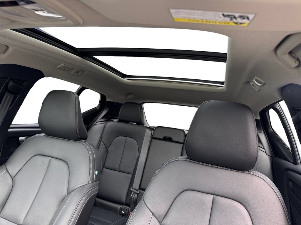 Certified 2026 Volvo XC40 B5 Plus AWD/4WD image 23
