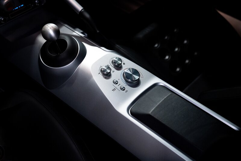 Used 2005 Ford GT RWD image 12