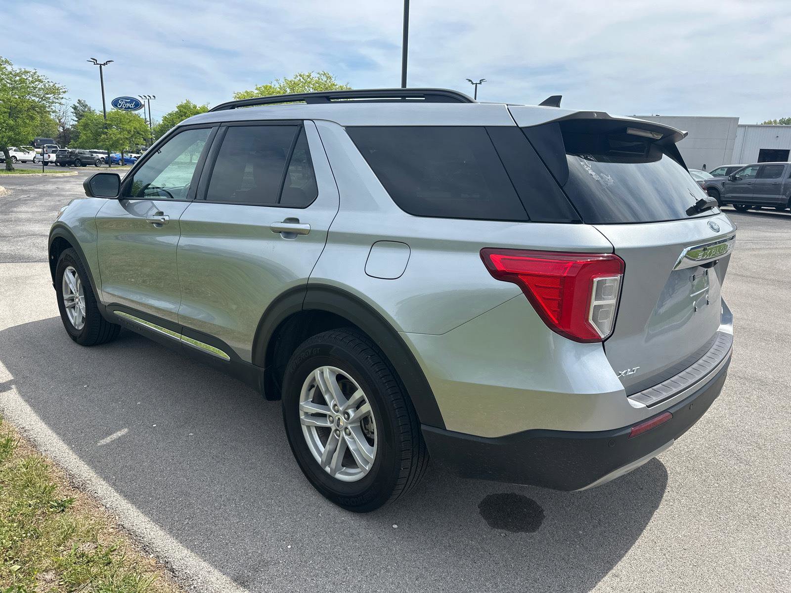 Certified 2023 Ford Explorer XLT w/ Equipment Group 202A AWD/4WD image 10