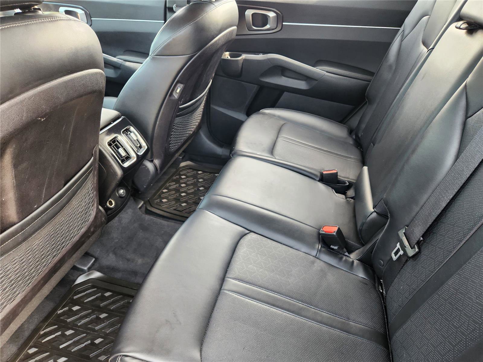 Used 2022 Kia Sorento S w/ Panoramic Sunroof Package FWD image 31