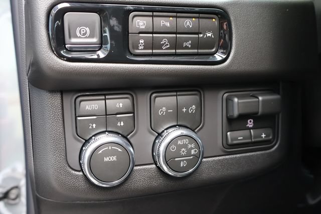 New 2026 GMC Yukon XL Elevation w/ Elevation Premium Package AWD/4WD image 25