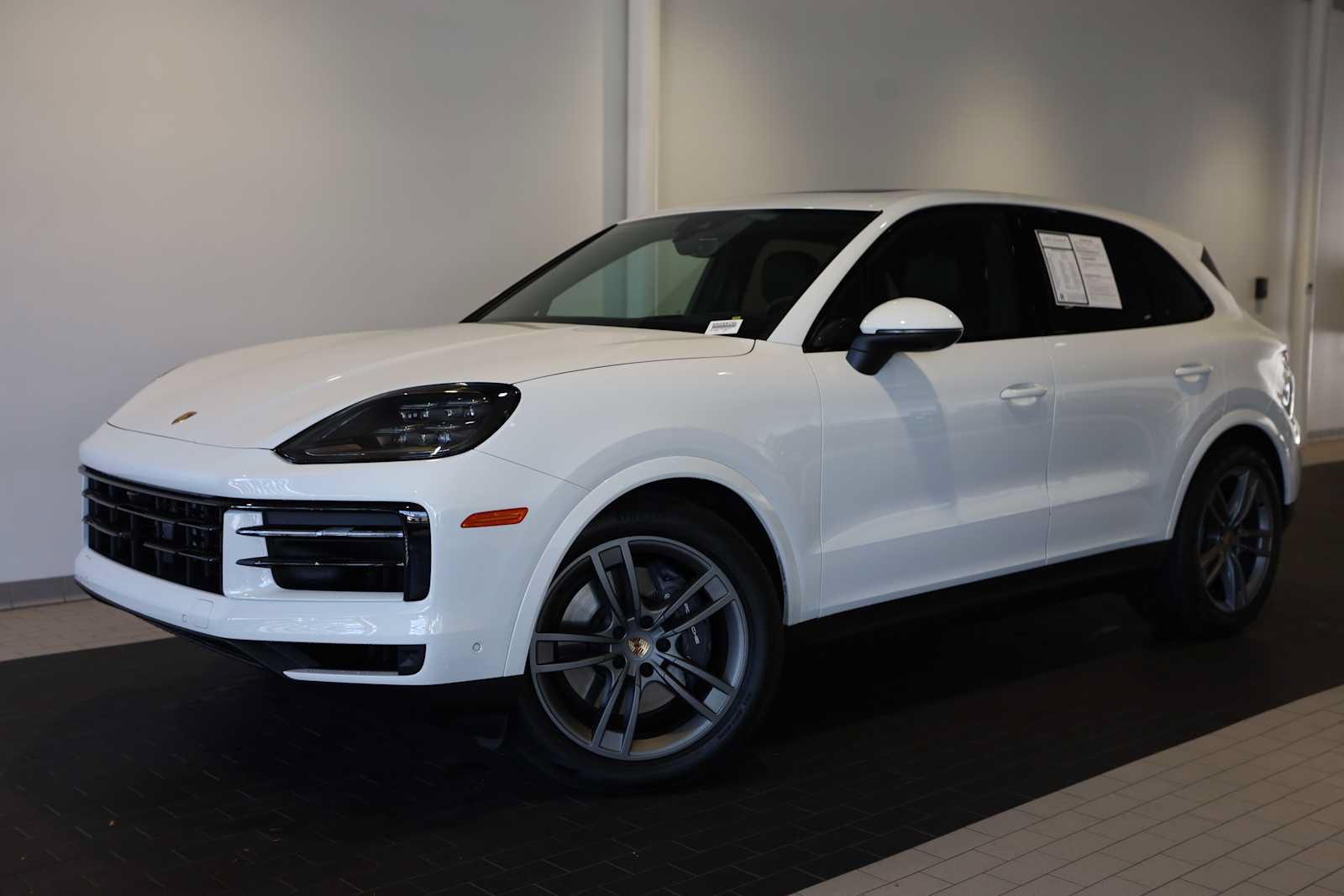 Used 2025 Porsche Cayenne AWD/4WD image 1