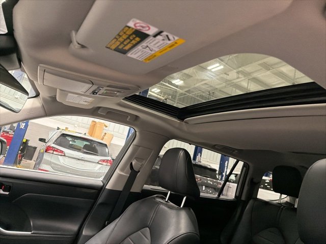 Certified 2024 Toyota Highlander XLE image 74