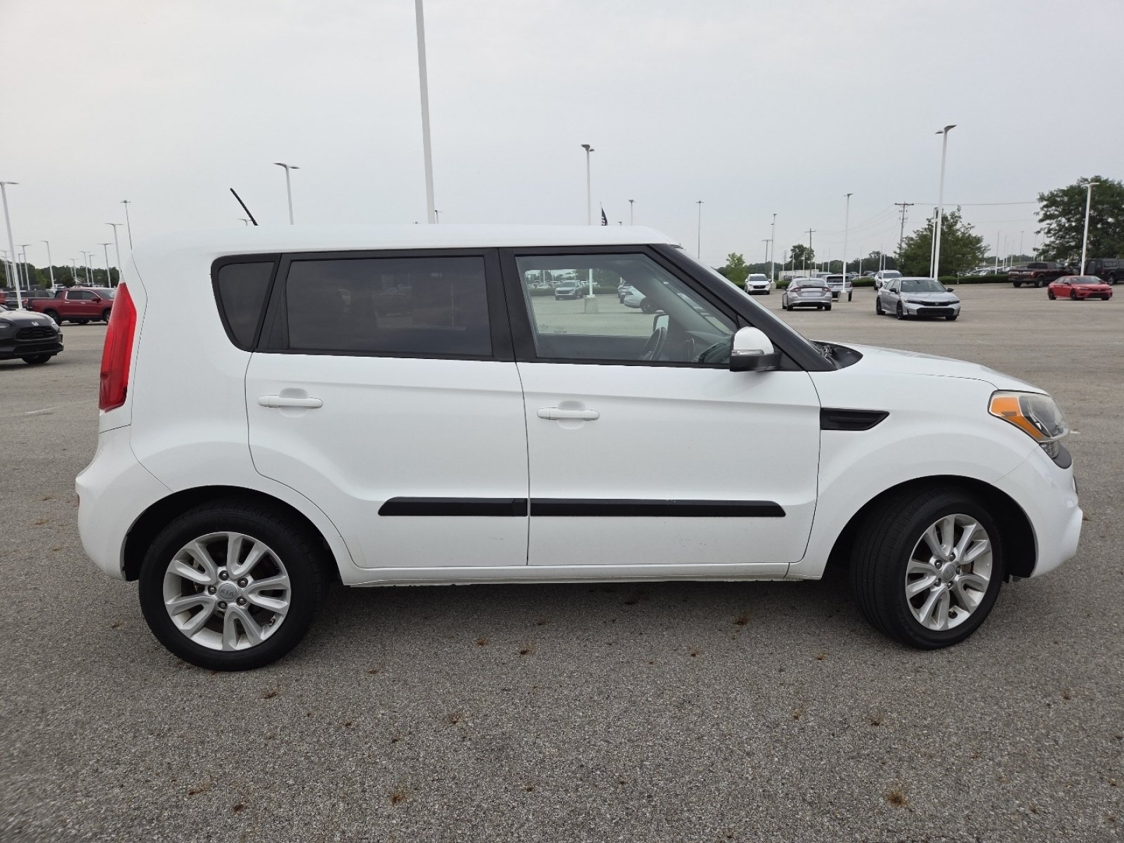 Used 2013 Kia Soul + FWD image 15