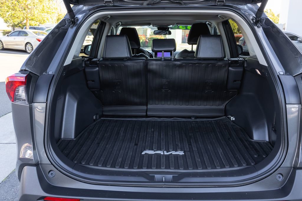 Certified 2024 Toyota RAV4 XLE Premium image 8