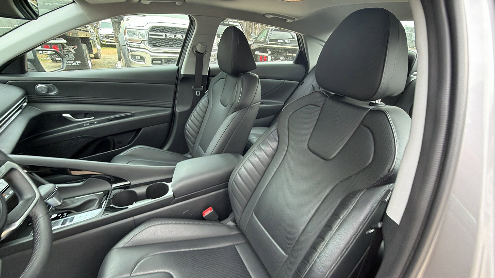 Used 2024 Hyundai Elantra Limited image 17