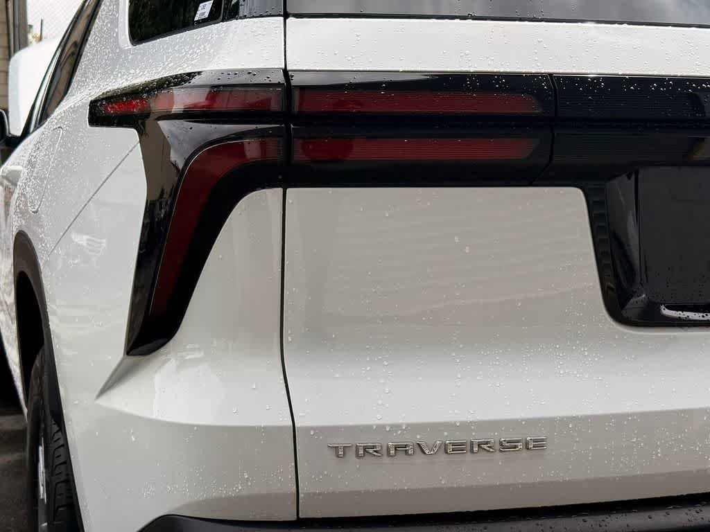 Used 2024 Chevrolet Traverse LT image 7