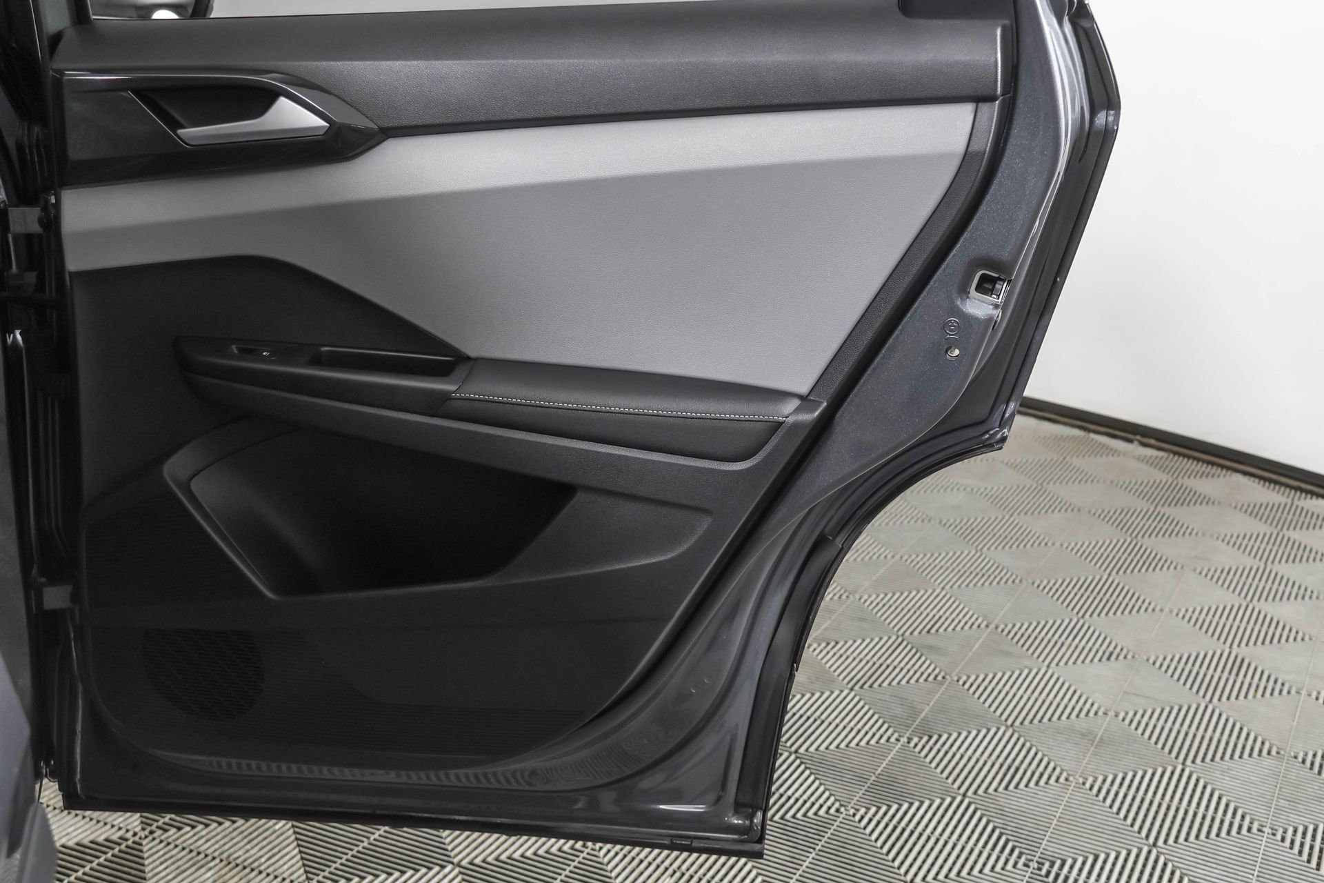 Used 2024 Volkswagen Taos SEL image 44