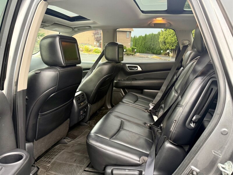 Used 2018 Nissan Pathfinder Platinum AWD/4WD image 10