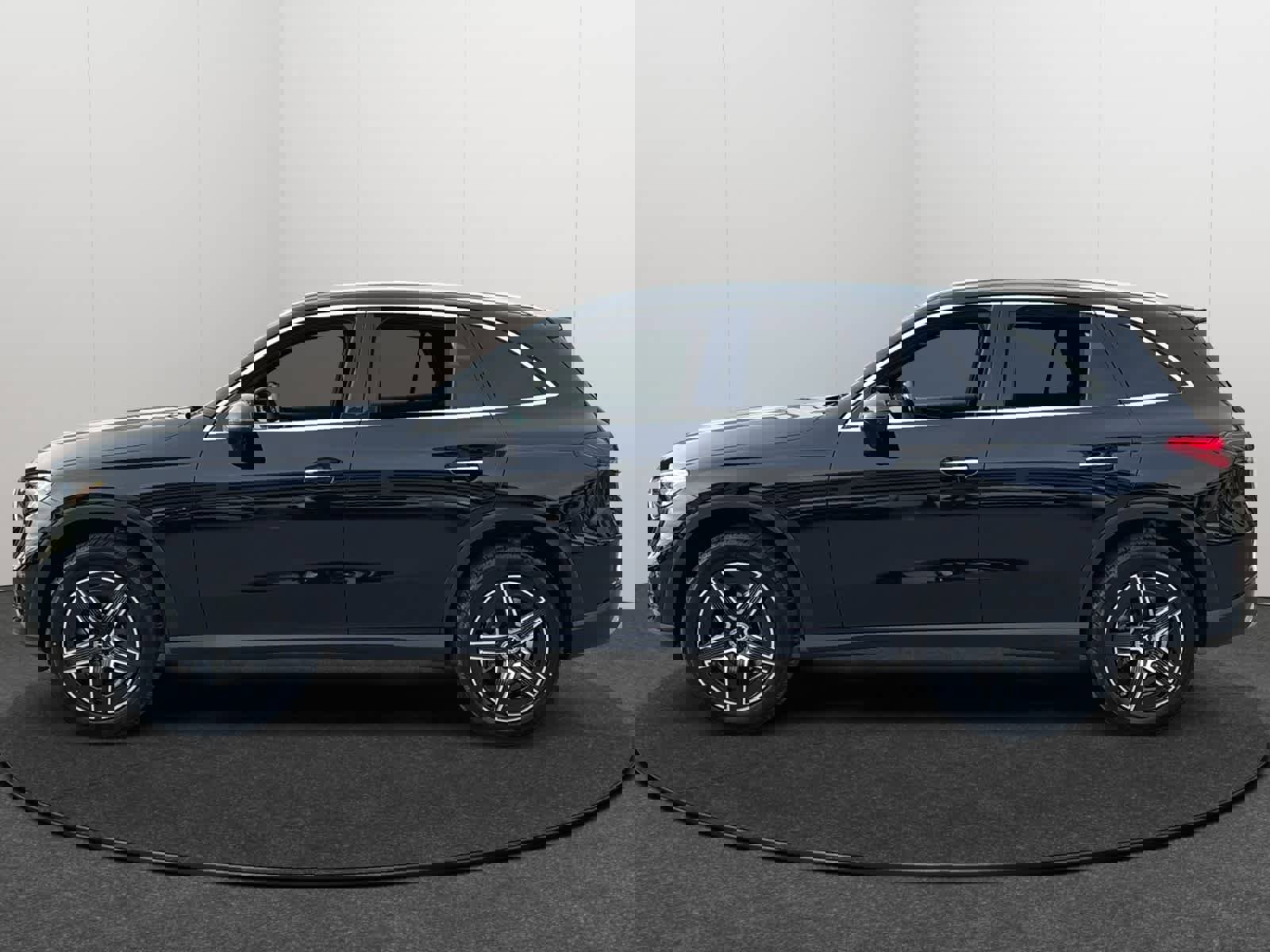 New 2026 Mercedes-Benz GLC 300 4MATIC image 3