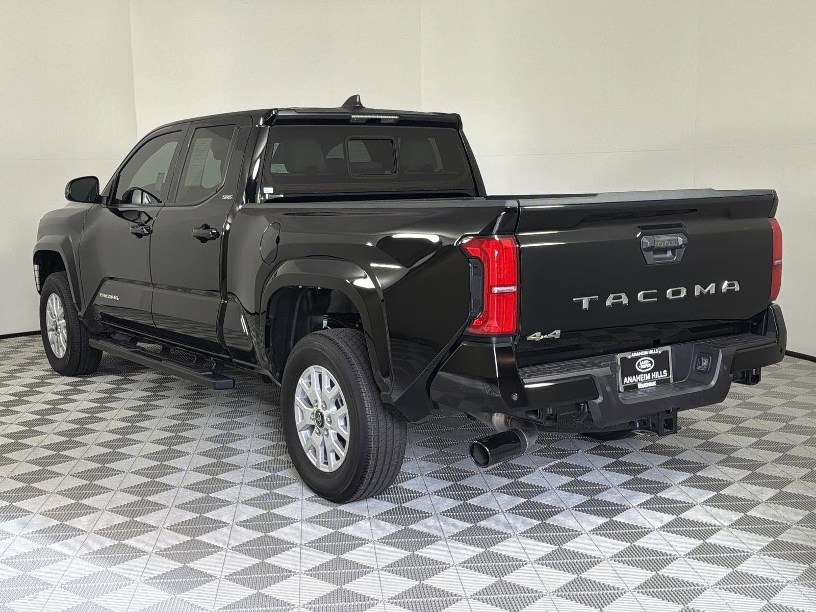 Used 2025 Toyota Tacoma SR5 image 3