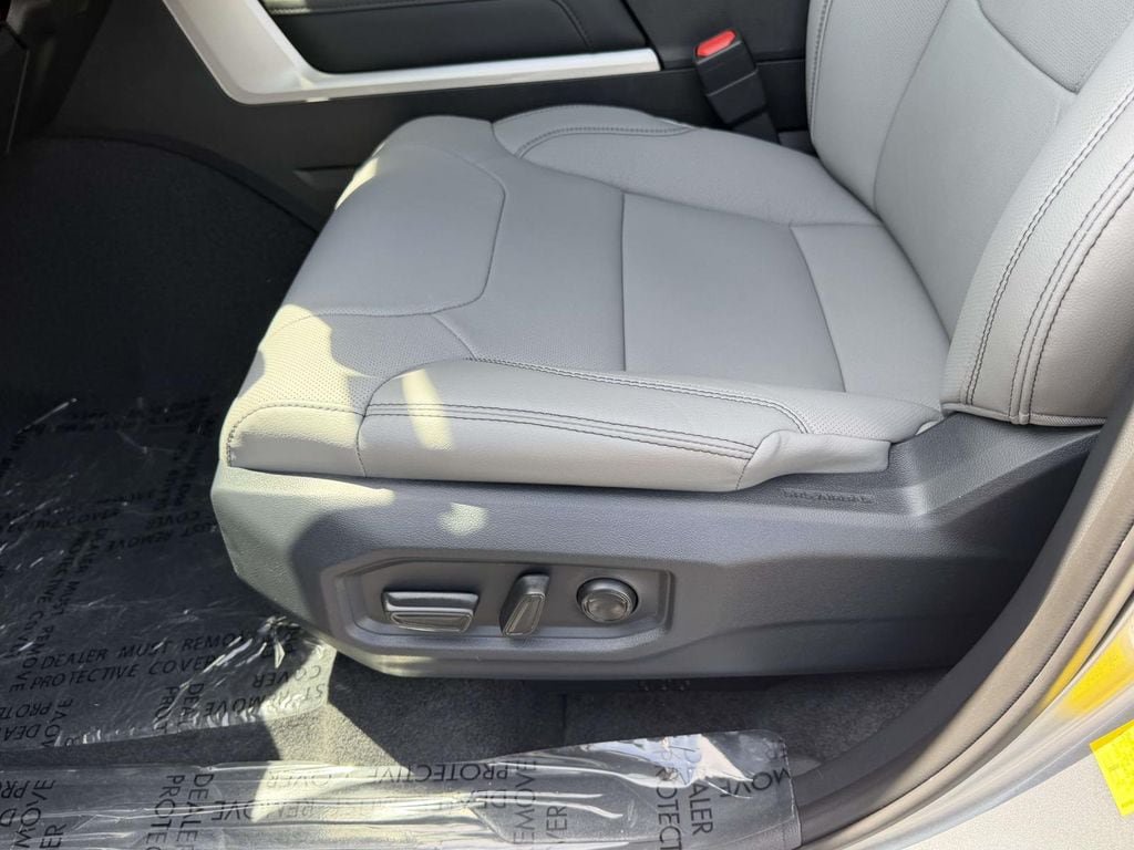 Used 2026 Toyota Tundra Limited AWD/4WD image 16